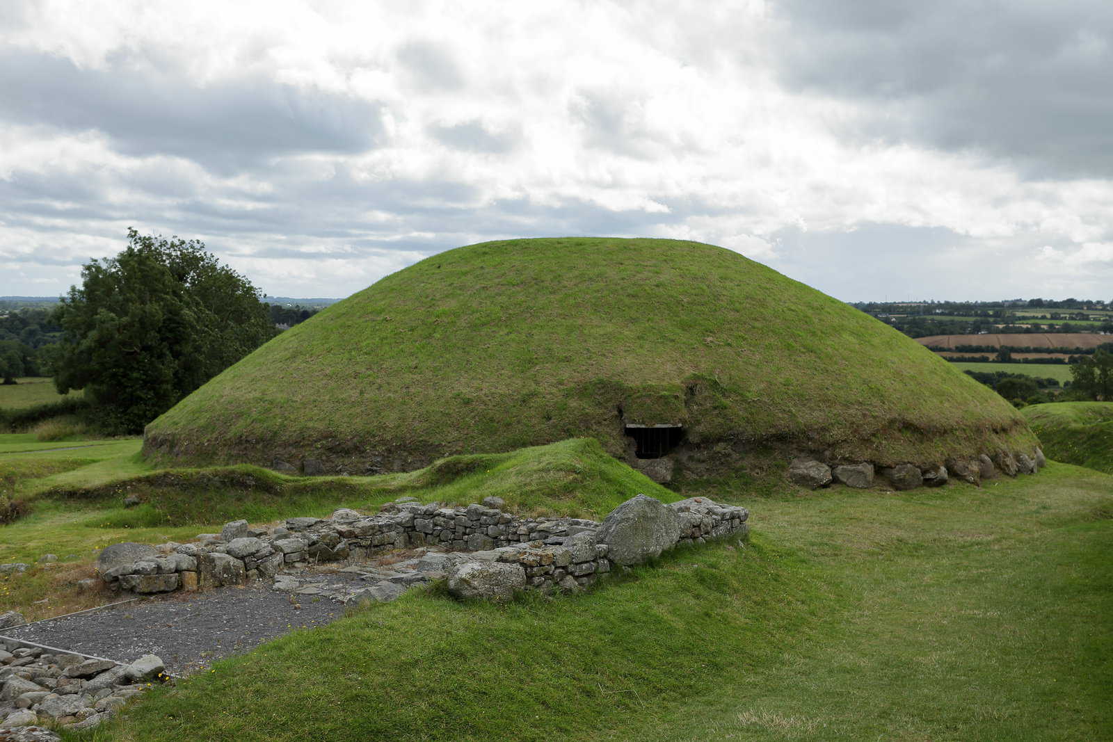The celts buried their dead in burial mounds