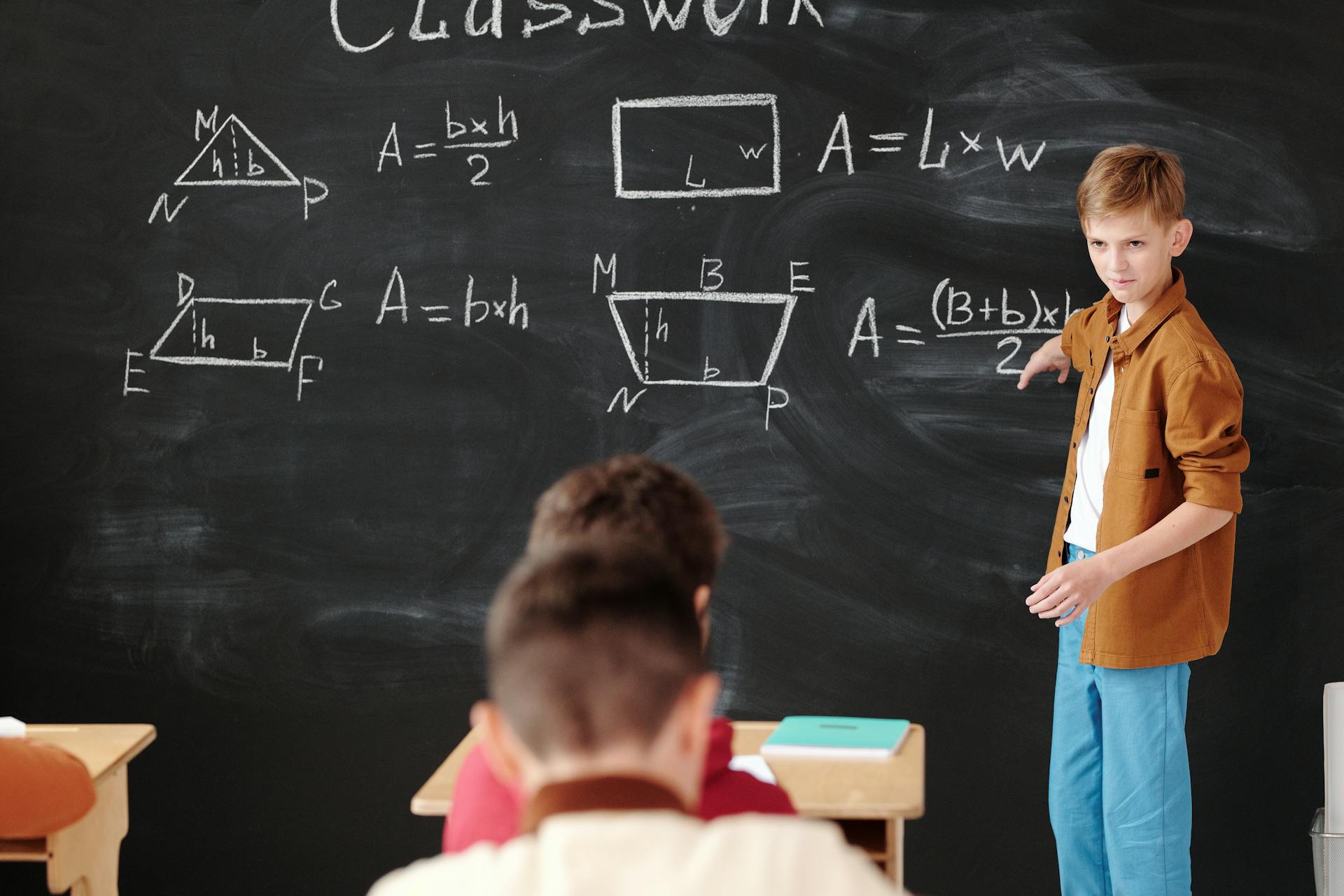 Transform Your Classroom: Stunning Guide to Fostering a Public Speaking-Friendly Atmosphere Transform Your Classroom LearningMole Transform Your Classroom LearningMole