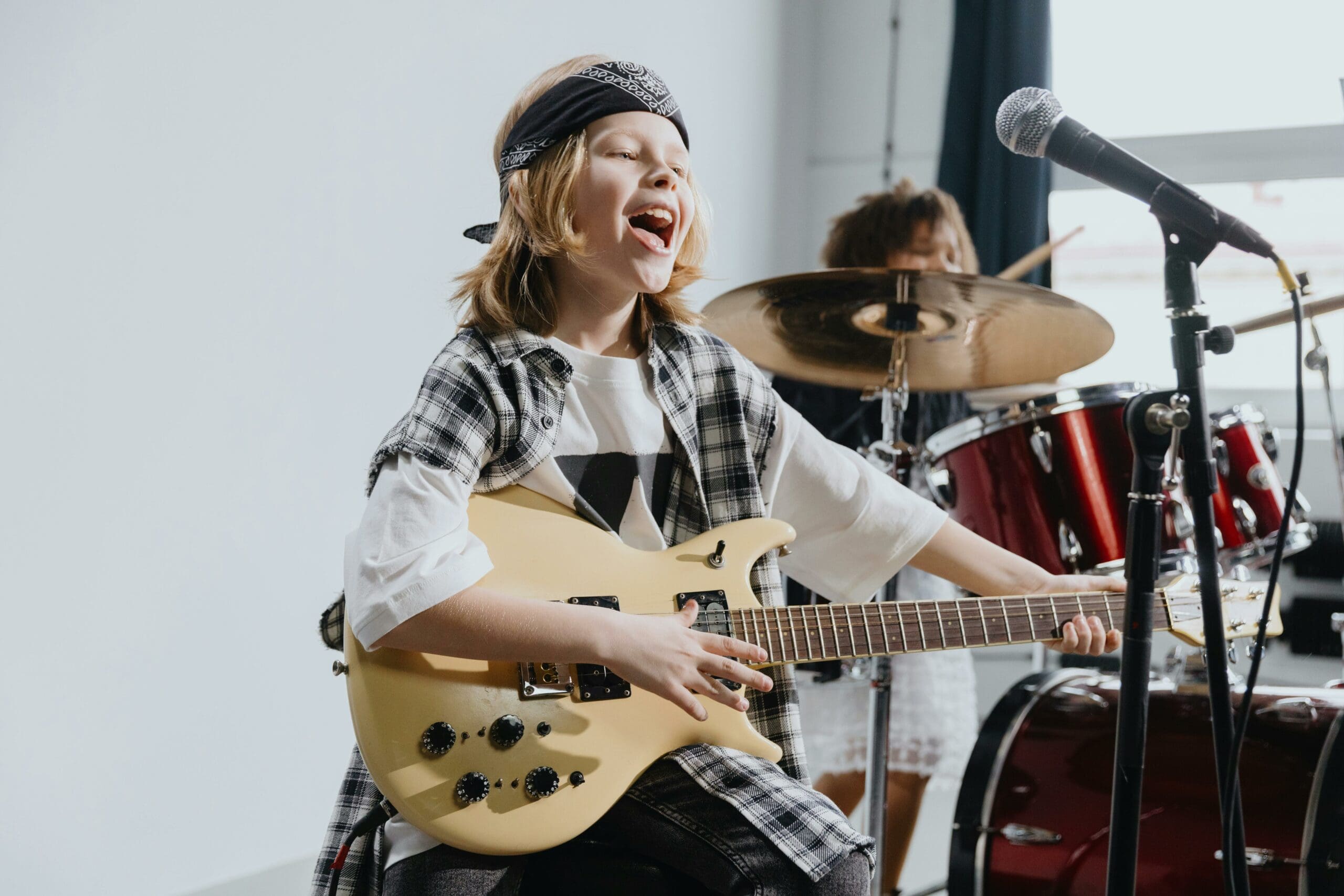 Major and Minor Scales in Music: Understanding Their Role in Melody and Emotion Scales LearningMole Scales LearningMole