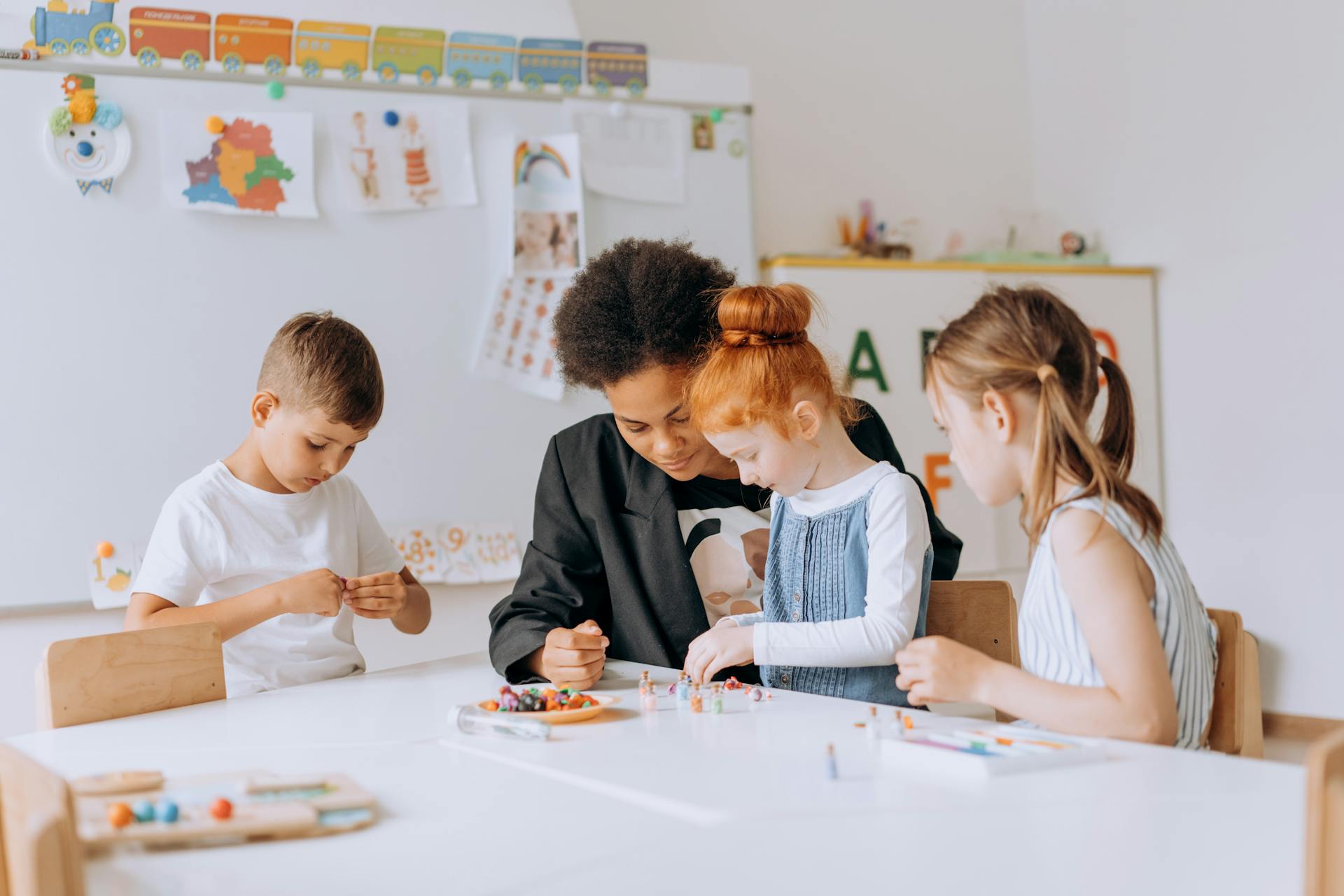 Creating Challenging Curriculum for Gifted Students: Strategies for Engaging Young Minds Challenging Curriculum for Gifted Students,gifted students LearningMole Challenging Curriculum for Gifted Students,gifted students LearningMole