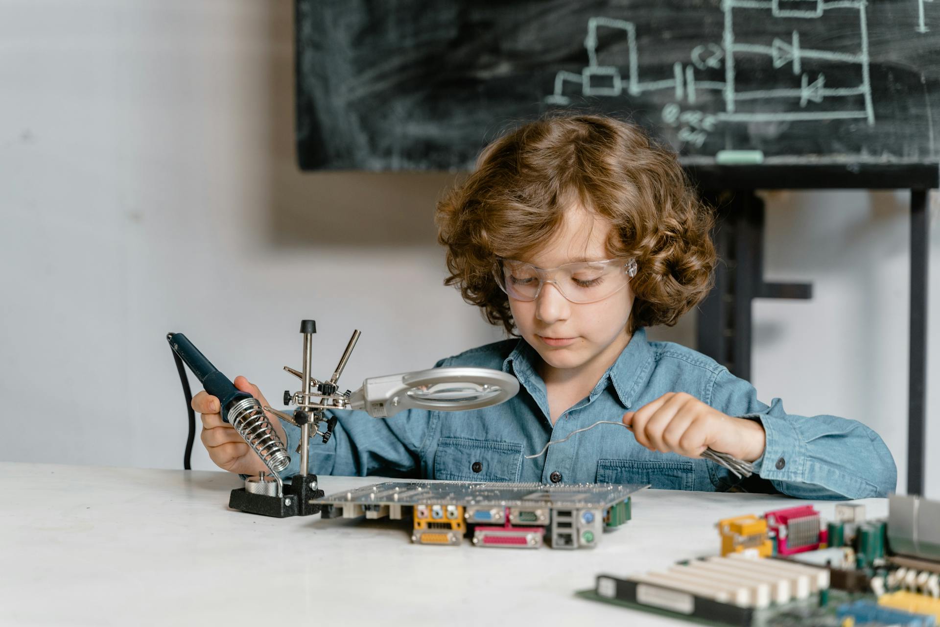 Alarming Engineering Challenges in Primary STEM Curriculum Engineering Challenges,STEM activities LearningMole Engineering Challenges,STEM activities LearningMole